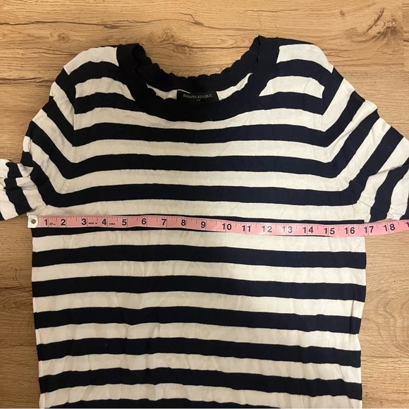 Banana Republic Navy and White Striped Women's Sweater Top size S scalloped edge - Picture 4 of 6